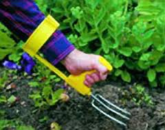 Garden trowel/shovel being used in a wrist -neutral position with pistol grip handle and forearm support.