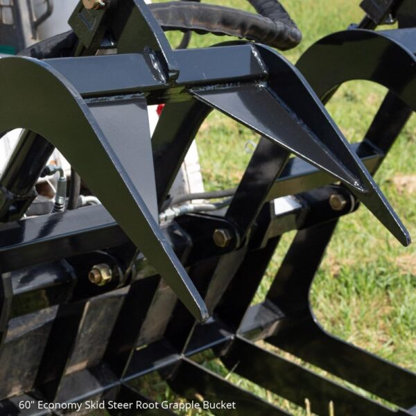 The teeth of the grapple.