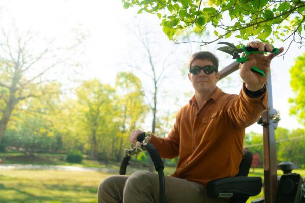 One Handed Bar for Zero Turn Mower Operation - Image 5