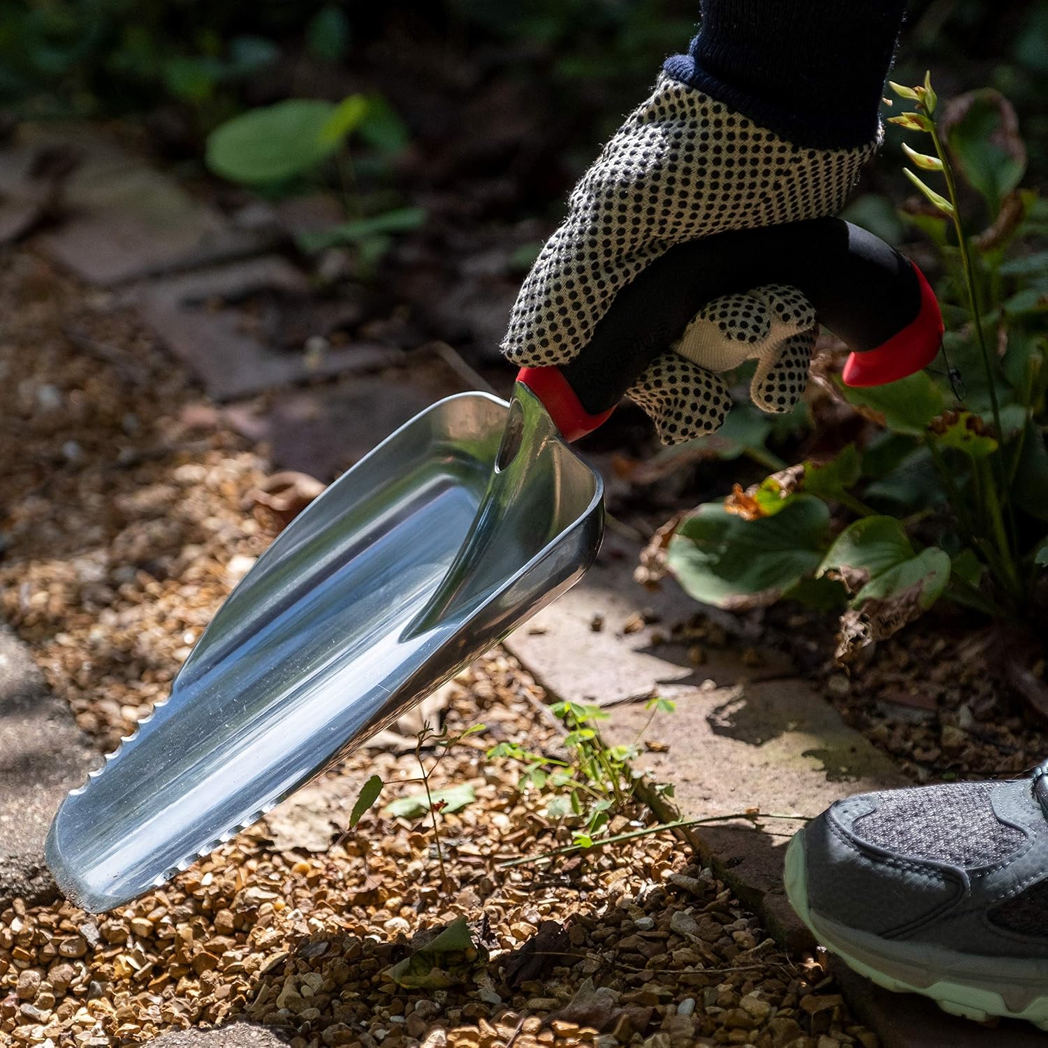 Radius Ergonomic Garden Scooper - Image 2